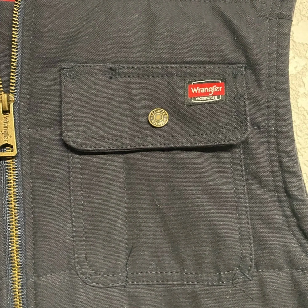 Wrangler Workwear Men's Dark Vest with Hood